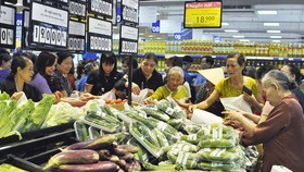 Các siêu thị niêm yết giá rõ ràng nên người tiêu dùng đi mua sắm rất an tâm