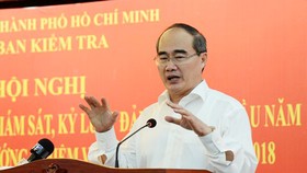 Bí thư Thành ủy TPHCM Nguyễn Thiện Nhân phát biểu chỉ đạo tại hội nghị sơ kết công tác kiểm tra, giám sát, kỷ luật đảng 6 tháng đầu năm và triển khai phương hướng, nhiệm vụ 6 tháng cuối năm 2018. Ảnh: KIỀU PHONG