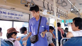 Tiếp viên xe buýt hành xử côn đồ