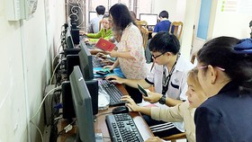 Niềm vui khi đi làm hộ chiếu