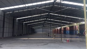 Một công trình nhà giữ xe khang trang được xây dựng tạm trên đất quy hoạch trồng cây xanh tại quận 7, TPHCM