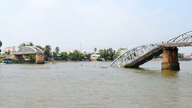 Hai bị cáo Thượng và Giang tại tòa