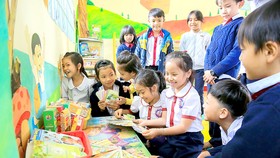 Tạo thói quen đọc sách từ thư viện tiểu học