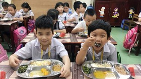 Chuẩn hóa thực đơn bữa trưa cho học sinh bán trú ở Đồng Nai