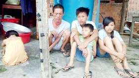 Người cha bệnh tật và 4 con thơ