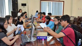 Thí sinh nộp giấy xác nhận nhập học tại Trường Đại học Sài Gòn