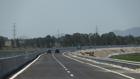 Da Nang-Quang Ngai expressway has been damaged a month after being opened to traffic in September, 2018 (Photo: SGGP)