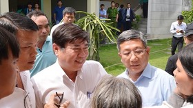 Chairman of HCMC People’s Committee talks to Thu Thiem residents (Photo: SGGP)