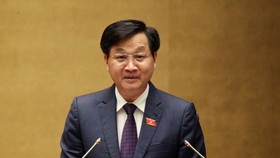 Inspector General Le Minh Khai delivered the Government’s report on the settlement of complaints and petitions to the National Assembly in the morning of November 14 (Photo: VNA)