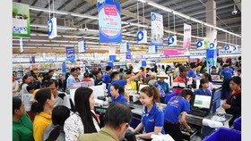 Lượng khách tăng cao khi tháng khuyến mãi gần kết thúc