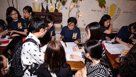 Các bạn trẻ hào hứng tham gia cuộc thi “Làm phim 48 giờ”