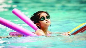 Làm quen với bộ môn bơi lội