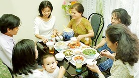 Bữa ăn ấm cúng giúp tình cảm gia đình bền chặt