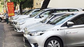 Gỡ vướng để thu phí đậu ô tô trên lòng đường theo giờ