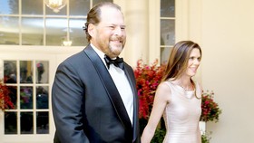 Tỷ phú Marc Benioff cùng vợ