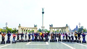 Du khách của Viettours khám phá châu Âu