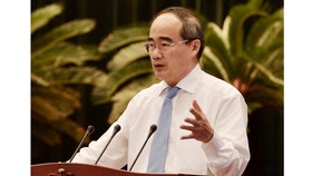 Bí thư Thành ủy TPHCM Nguyễn Thiện Nhân phát biểu bế mạc hội nghị. Ảnh: VIỆT DŨNG