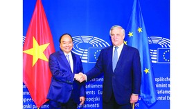 Thủ tướng Nguyễn Xuân Phúc gặp Chủ tịch Nghị viện châu Âu Antonio Tajani. Ảnh: TTXVN