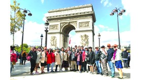 Đoàn khách TST tourist khám phá châu Âu