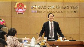 Bộ trưởng Phùng Xuân Nhạ phát biểu