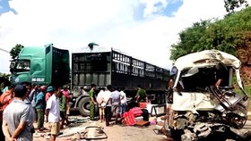 La liệt người bị thương, hàng hóa hư hỏng sau vụ TNGT nghiêm trọng ở Sơn La