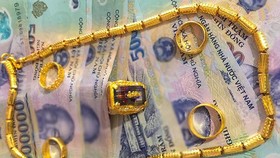 Số tài sản nhặt được đem trao trả lại cho người bỏ quên