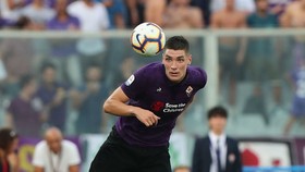 Nikola Milenkovic lọt vào tầm ngắm của Mourinho khi chơi xuất sắc trong màu áo Fiorentina. Ảnh: Getty Images