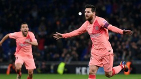 Lionel Messi tiếp tục viết nên lịch sử bằng những kỹ năng kỳ diệu. Ảnh: Getty Images