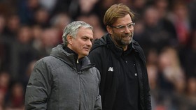 HLV Jose Mourinho tin rằng Jurgen Klopp đang tự gây rắc rối với bản thân. Ảnh: Getty Images