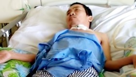Cha nghèo liệt tứ chi, con mang nhiều bệnh tật