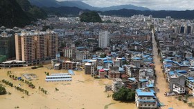 Lũ nhấn chìm cơ sở vật chất tại Liễu Châu, tỉnh Quảng Tây. Ảnh: REUTERS