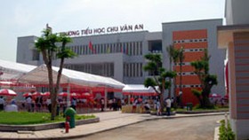 Buộc phải báo trước 5 năm mới được nghỉ việc là trái luật