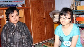 Chi và mẹ trong phòng trọ