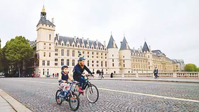 Ngày không ô tô ở Paris và Brussels