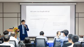 Quang cảnh buổi Hội thảo Chuyển đổi kinh tế số Việt Nam trong cách mạng công nghiệp (CMCN) 4.0