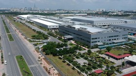 Nhà máy Samsung trong KCN cao TPHCM Ảnh: CAO THĂNG