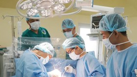 Cứu sống bệnh nhân bị cướp đâm thủng tim, gan