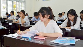 Nhiều trường công bố điểm sàn xét tuyển
