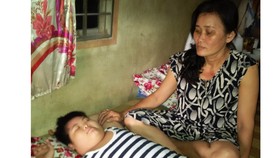 Khốn khổ khi chồng tâm thần, con bạo bệnh