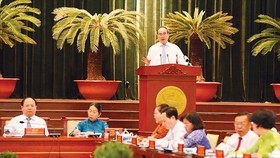 Bí thư Thành ủy TPHCM Nguyễn Thiện Nhân phát biểu tại Hội nghị Thành ủy Ảnh: Việt Dũng