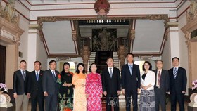 Các đại biểu chụp ảnh lưu niệm. Ảnh: TTXVN