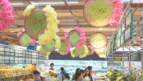 Hàng nông sản do các HTX sản xuất được bày bán tại các siêu thị phục vụ người dân TPHCM