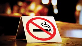 Malaysia cấm hút thuốc lá ở khu vực kinh doanh ẩm thực