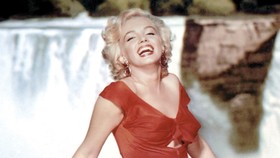 Quả cầu vàng của Marilyn Monroe lập kỷ lục đấu giá