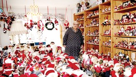 Bộ sưu tập ông già Noel khổng lồ