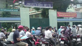 Xanh - sạch trước cổng trường