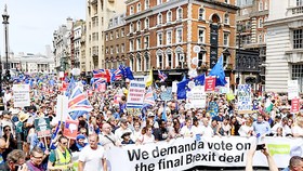 Người dân Anh biểu tình phản đối Brexit tại London