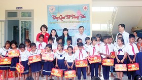 Trao hơn 300 suất quà Trung thu và hỗ trợ 2 địa chỉ nhân đạo tại Cam Lâm