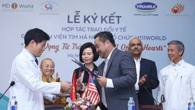Lãnh đạo Bệnh viện Tim Hà Nội ký kết hợp tác với tổ chức MD1World.