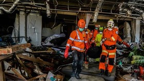 Rescuers search for missing victims (Source: VNA)